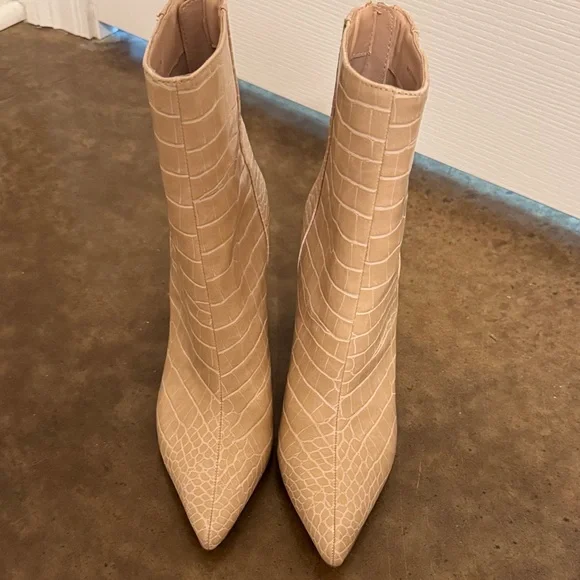 Elegant Croc-Embossed Tan Ankle Boots - Picture 2 of 2